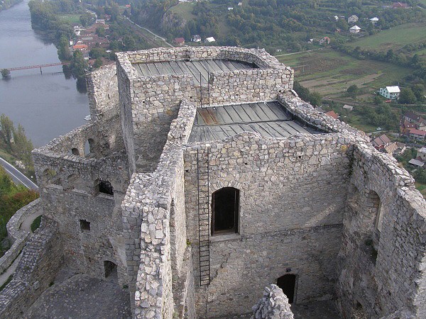 Pohled na Váh z hradní věže