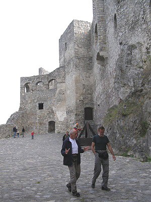 Nádvoří hradu Strečno