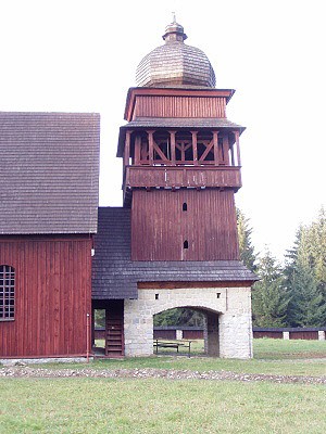 Věž byla ke kostelu přistavěna později