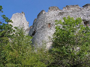 Mohutné hradby hradu