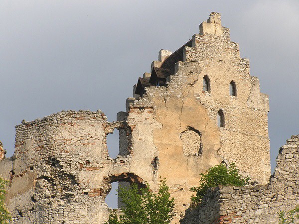 Věž a zdi vnitřního hradu