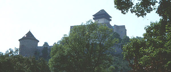 Horní hrad s věží
