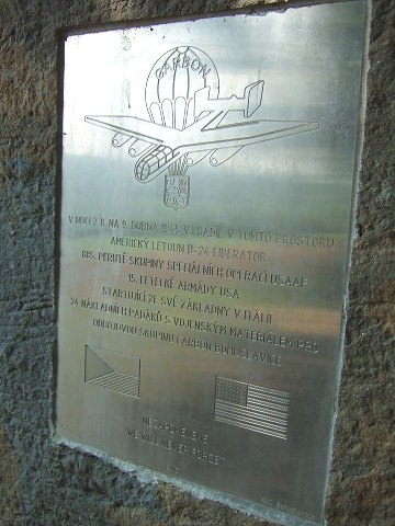 Detail  desky pomníku u Bohuslavic