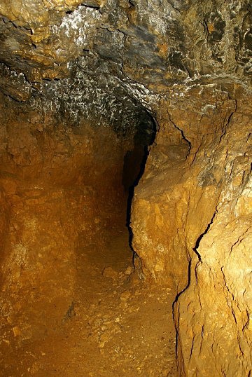 Jazvinská jeskyně - v hlavní chodbě