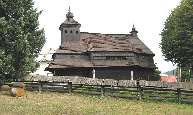 Dřevěný kostelík v obci Uličské Krivé