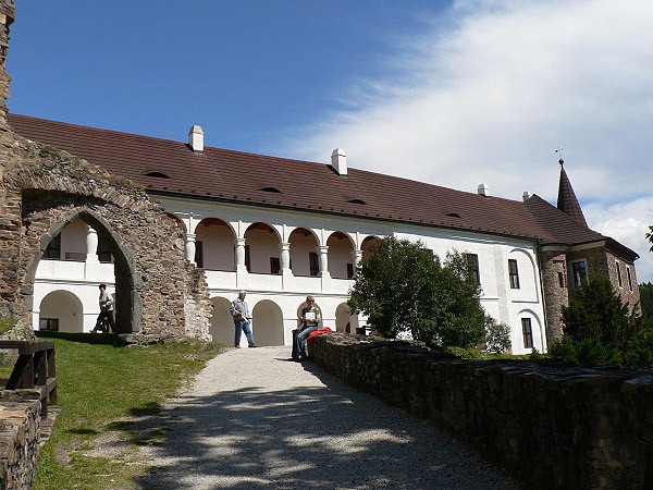 Hrad Velhartice, Huertův palác