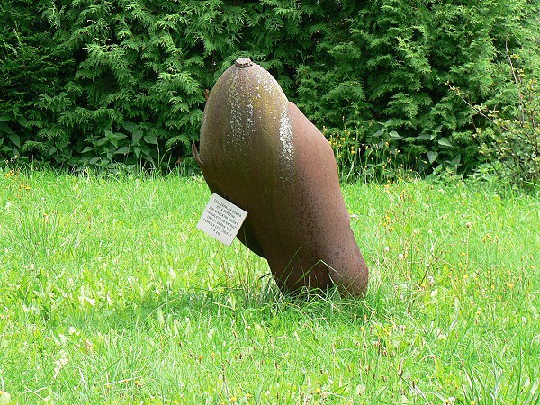 Bomba proměněná v pomník V Horažďovicích předměstí