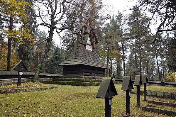 Przelecz Malastowska, vojenský hřbitov od D. Jurkoviče