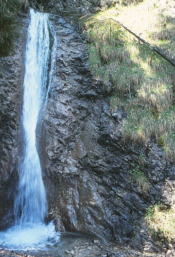 Vyšný vodopád, Sokolia dolina