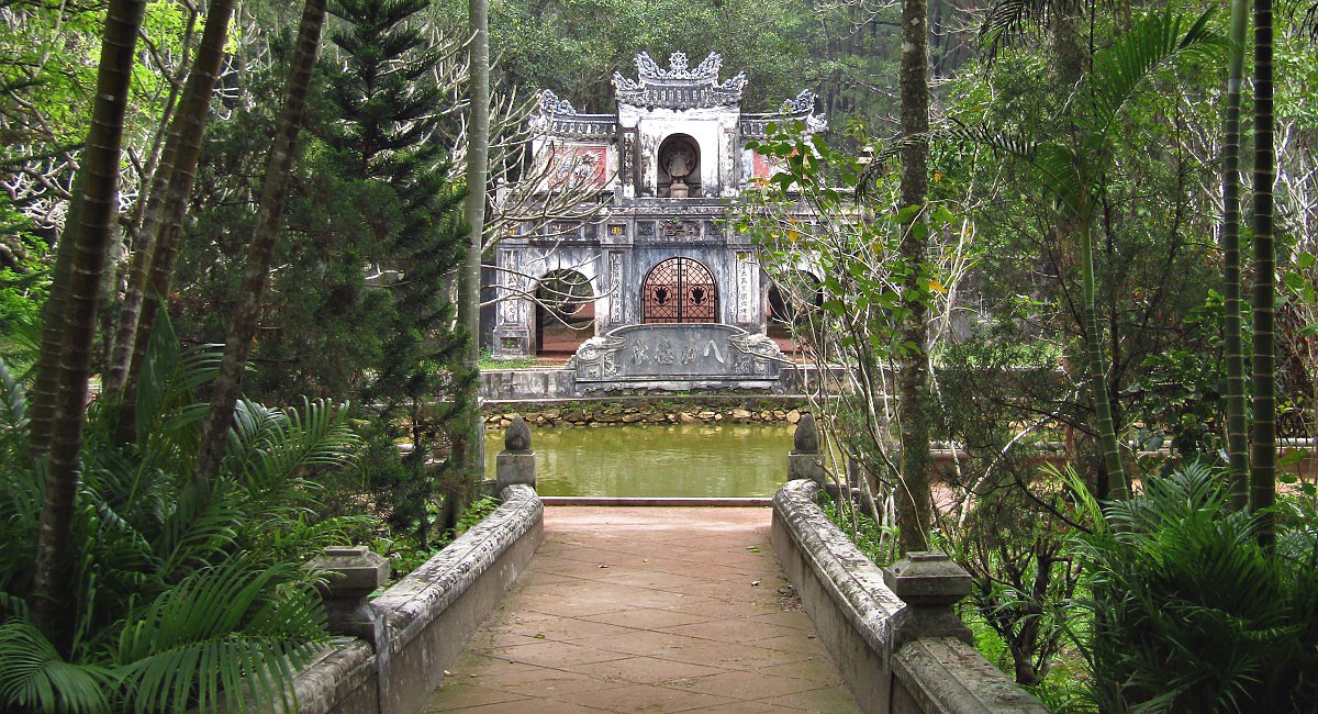V zahrad pagody Tu Hien