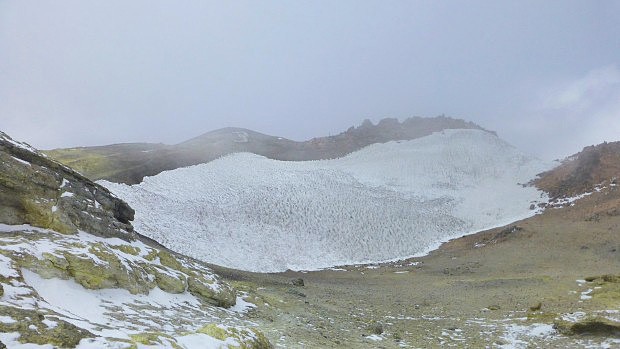 Zamrzlý kráter Damavandu 5 610 m