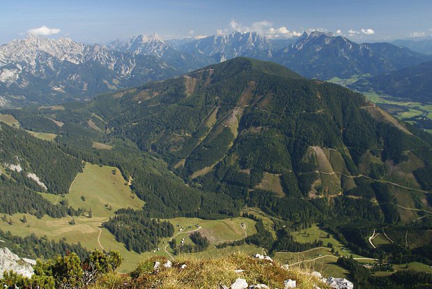 Výhled z Bosrucku (1992 m) na Ennstalské Alpy