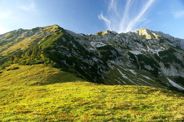 Jižní svahy hory Kitzstein (1925 m) a Bosruck (1995 m)