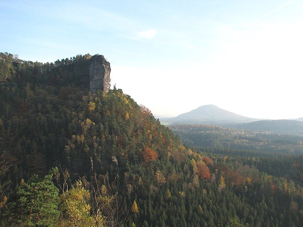 Růžovský vrch od Křídelních stěn