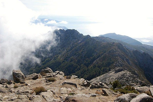 Elbské hory se halí do mlhy