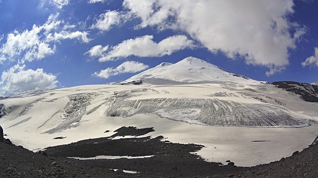 Pohled na Elbrus od stanice Ledovaja baza