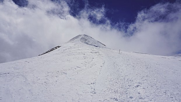 Vrcholová pyramida západní kopule Elbrusu