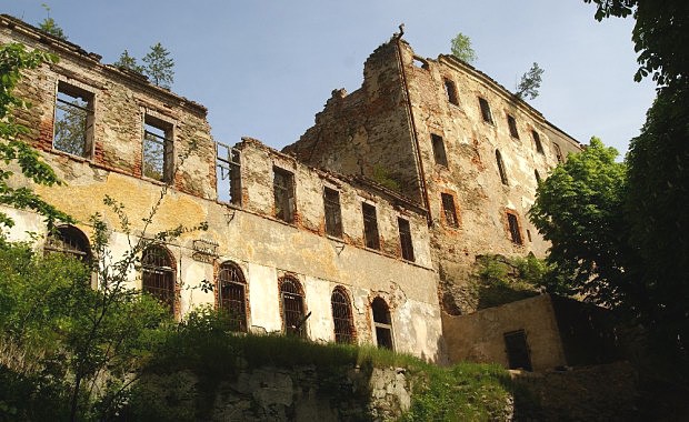 Hrad Hartenberg - část paláce čekající na opravu