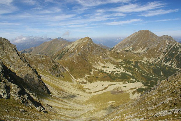 Knaudachkogel (2227 m) a Grosser Griestein (2337 m) z vstupu labem na Gamskogel (2386 m)