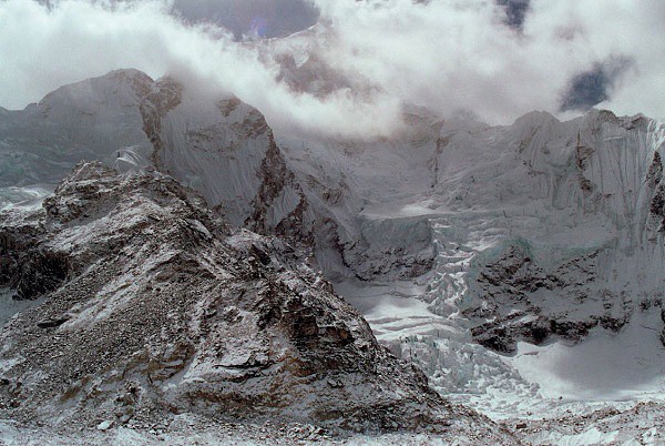 Masív Lhotse Shar (8 382 m)