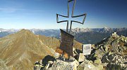 Vrcholový kříž a schránka s knihou na Dreisteckenu (2382 m)