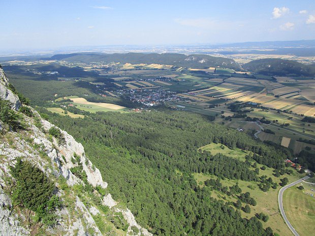 Pohoří Fischauer Vorberge z vyhlídky Skywalk