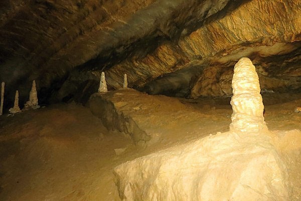 V jeskyni Mrtvých netopýrů