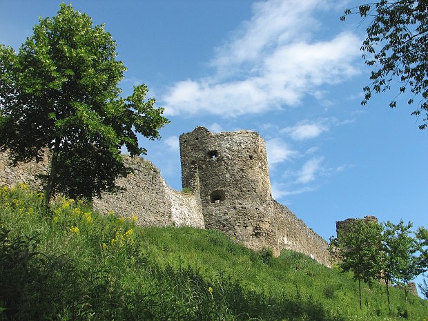 arisk hrad - hradby