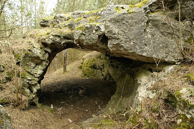 Malá Pec - skalní brána