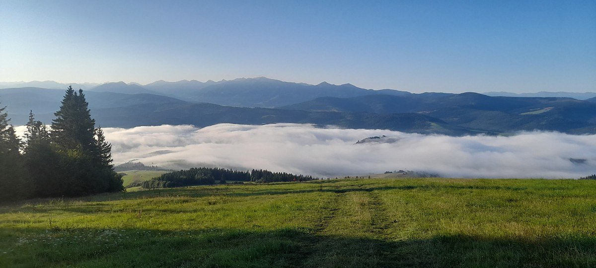 Ranní panorama z Javorového vrchu