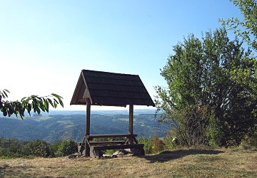 Pohled z Veselského chlumu přes údolí Svratky