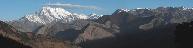 Masív Dhaulágirí (8 167 m n. m.), při východu slunce
