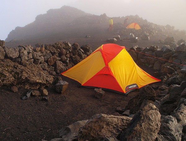 Tábor ve výšce 3 000 m.n.m.