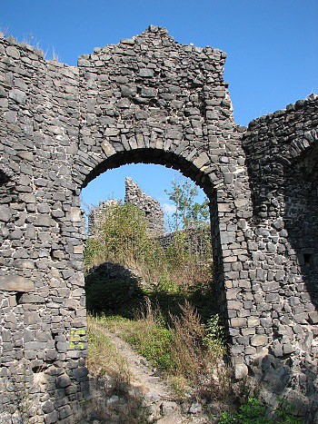 Šumburk, vstupní brána do hradu
