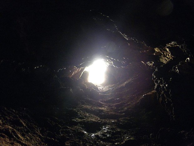 Jeskyně Opálená skála zevnitř
