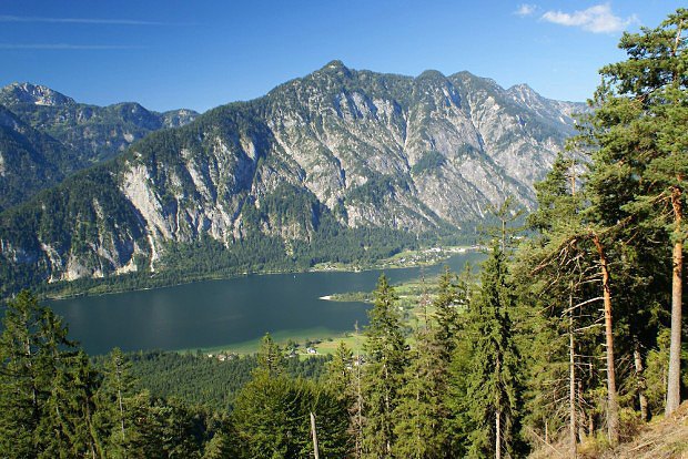 Vhled na Haltatsk jezero pi sestupu od chaty Sarsteinhtte do Obertraunu