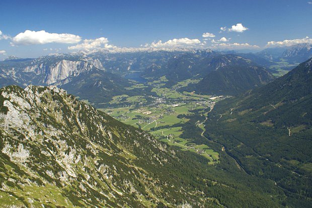 Bad Aussee, Totes Gebirge a Grundlsee (708 m)  z hebene Sarsteinu