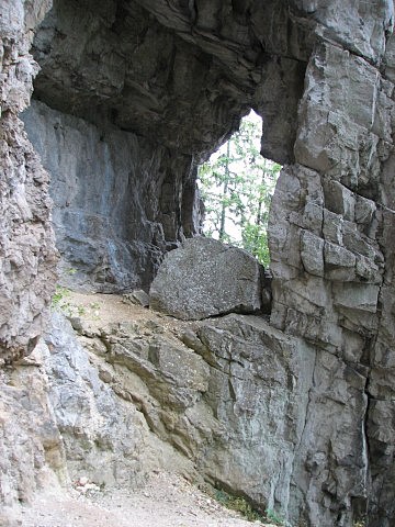 Skalní okno u Hrdošné skaly