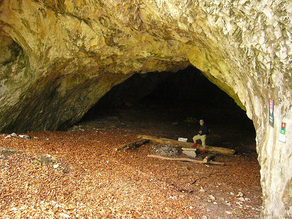 Portál Velké Ružínské jeskyně