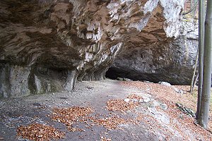 Portál jeskyně Mažarná