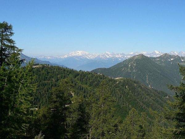 Tessinsk Alpy, pohled k severu v pozad M. Rosa 4 634 m n.m.