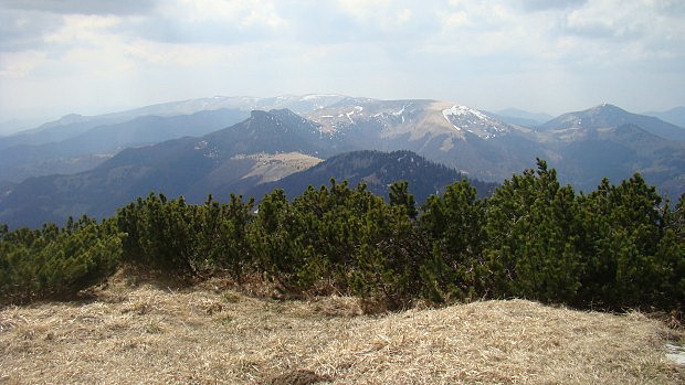 Rakytov, pohled k jihozápadu na Čierny kameň, Ploskou a Borišov