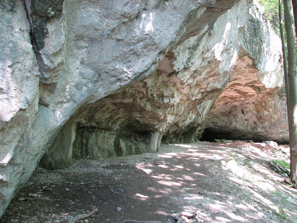 U jeskyně Mažarná