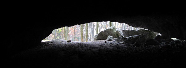 Vstupní portál jeskyně Mažarná