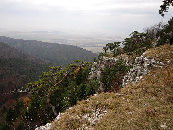 Skalní terasy nad Mažarnou
