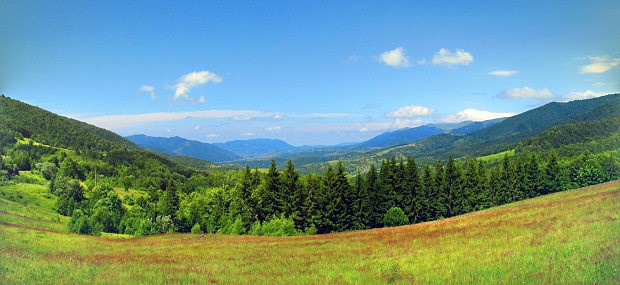 Panorama ze sedla Prislop ve směru na Koločavu