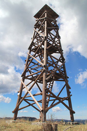 Vyhlídková věž na vrchu Luby