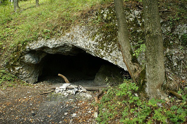 Jeskyně pod hradem Zniev