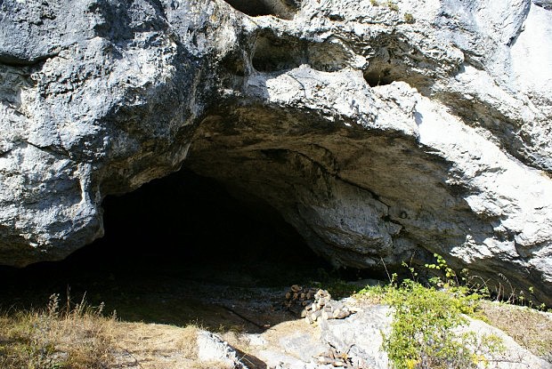 Jeskyně v Dutej skale - vstupní portál